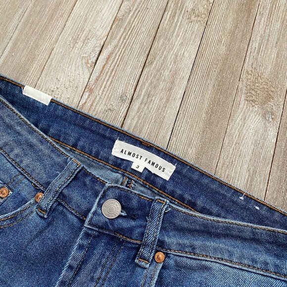 Almost Famous Juniors 3 Distressed Denim Fringe Hem Shorts Boho Festival Summer - Picture 10 of 11